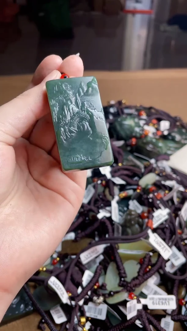 颈饰未镶嵌和田玉1