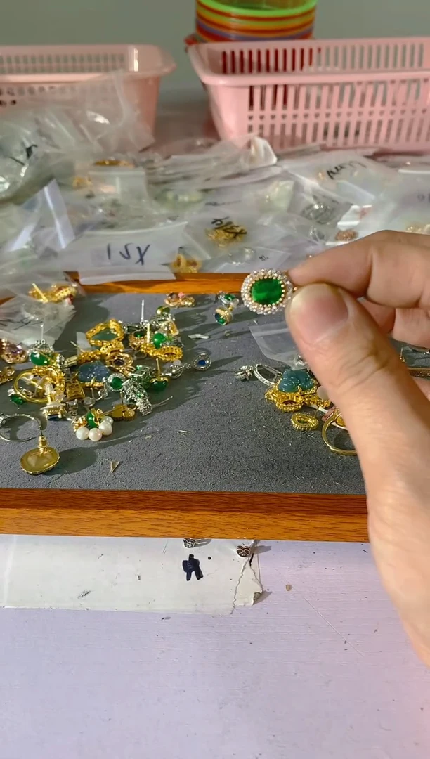 【闪购商品】水晶颈饰银S925镶嵌282红宝，蓝宝，多样性发一件赠链