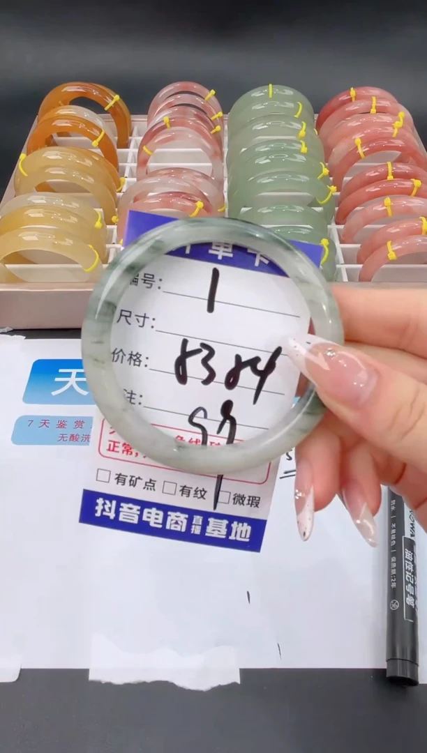 未镶嵌手镯石英质玉1