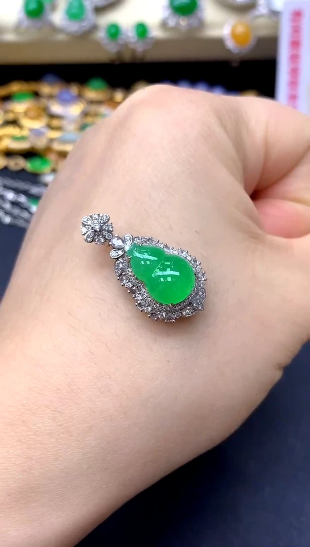 颈饰18K金镶嵌翡翠365-中国好珍宝