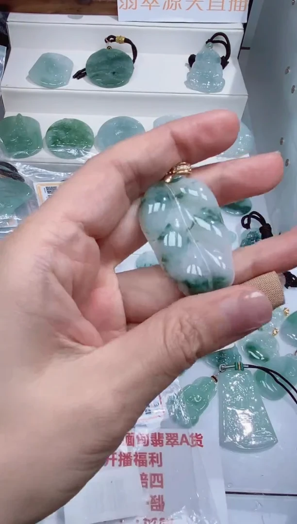 颈饰银S925镶嵌翡翠吊坠