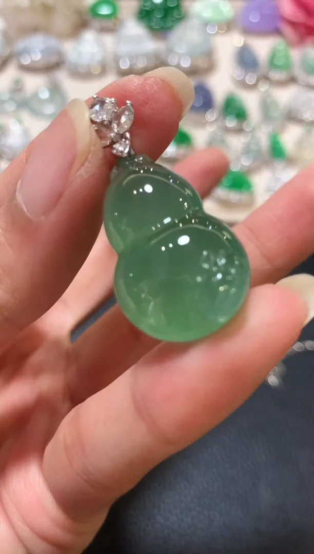 吊坠(不含链)18K金镶嵌翡翠C****培n124