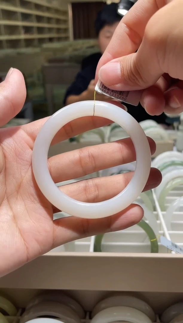 未镶嵌手镯和田玉55-56圈口 5260