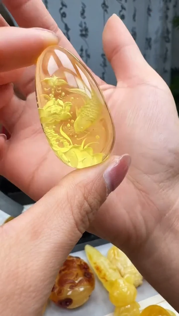 【闪购商品】琥珀裸石未镶嵌挂坠