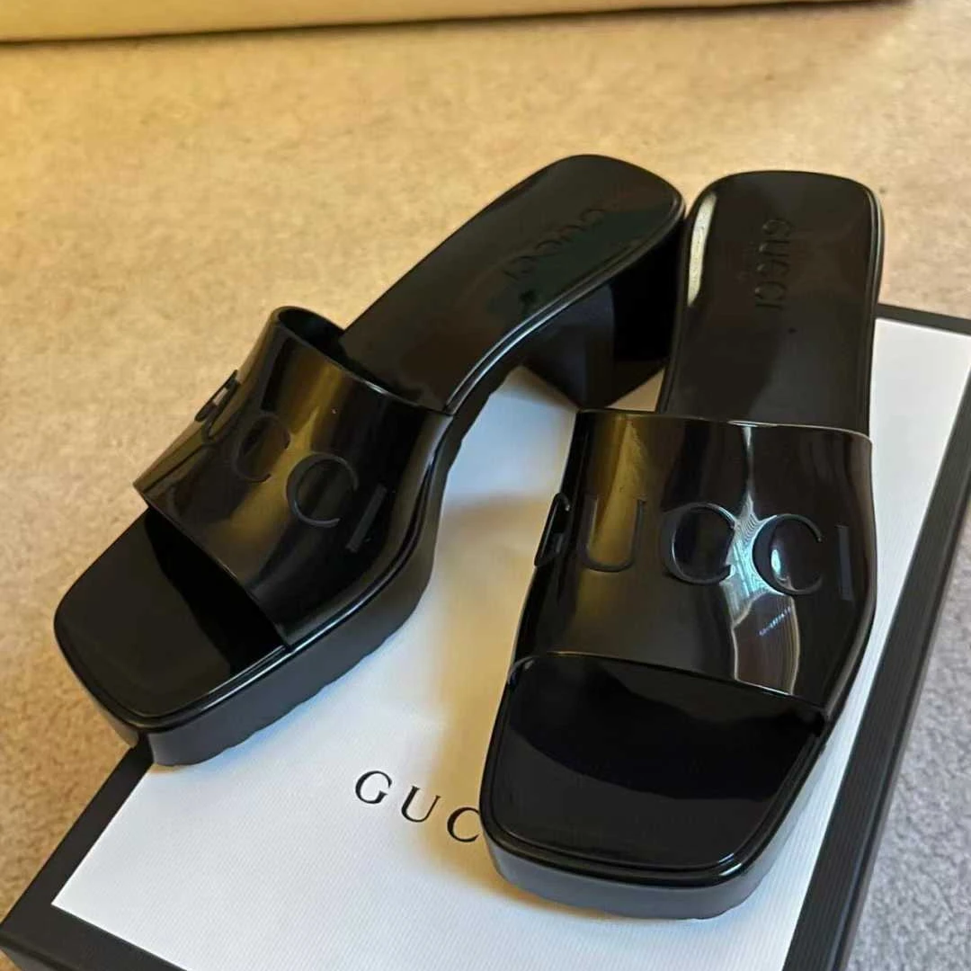 【香港直邮】GUCCI古驰 压花徽标 粗跟 一字黑色拖鞋女款  624730