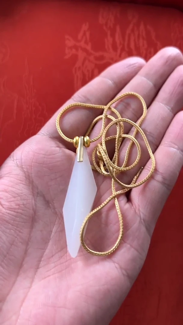 和田玉18K金镶嵌挂件新疆料人生几何雕件配K金扣头（镀金链子）