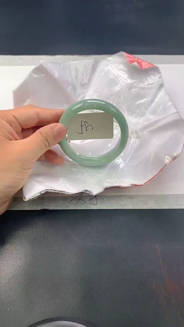 翡翠手镯未镶嵌220