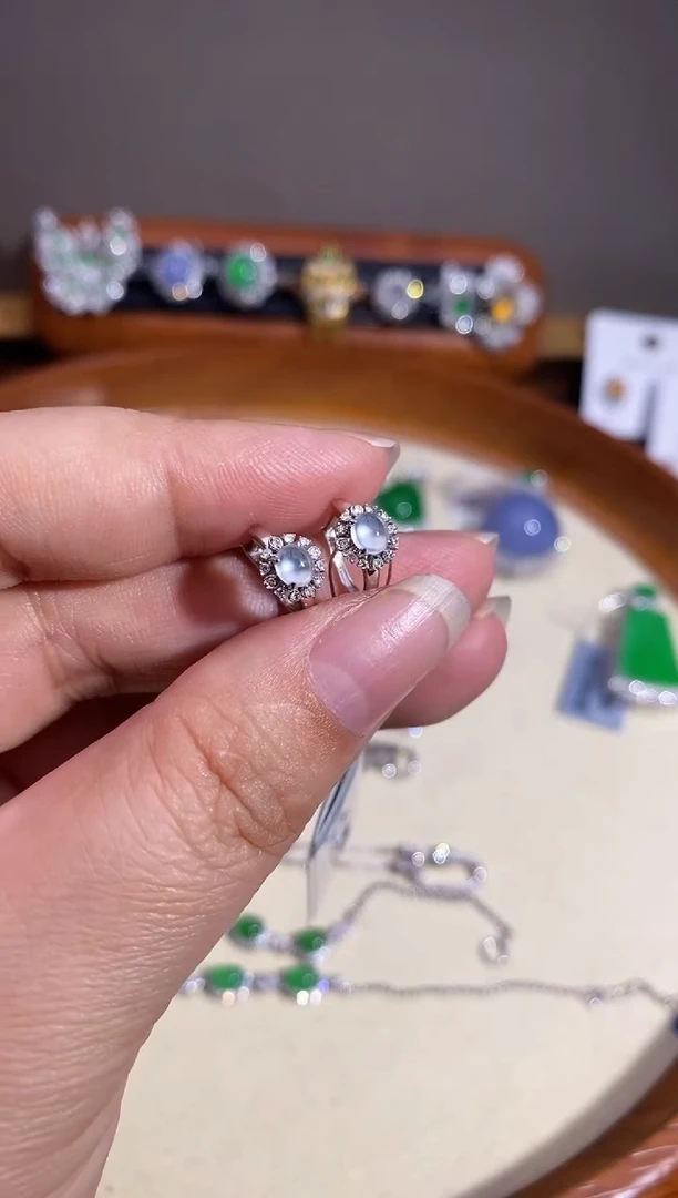 翡翠18K金镶嵌耳饰耳饰