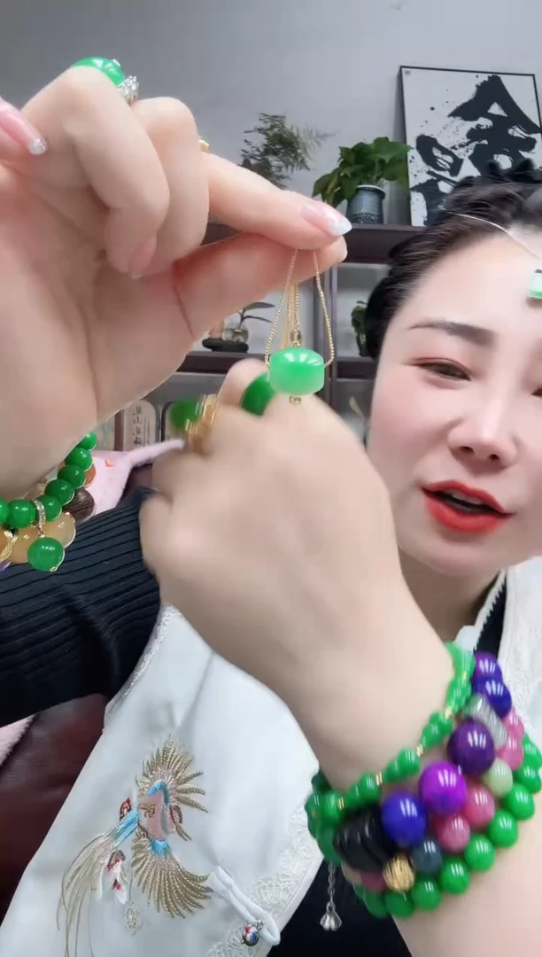 吊坠(赠链)未镶嵌翡翠路路通吊坠