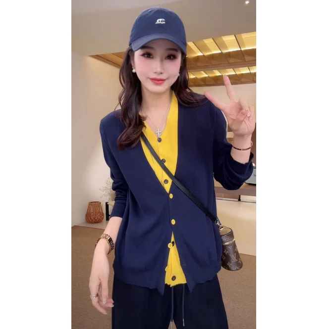 [麦霓严选]早秋假两件撞色V领长袖针织衫对色纽扣上衣9700