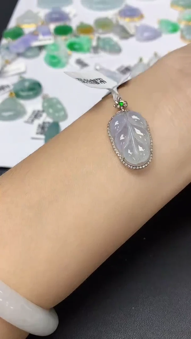 翡翠18K金镶嵌颈饰天然缅甸a货翡翠