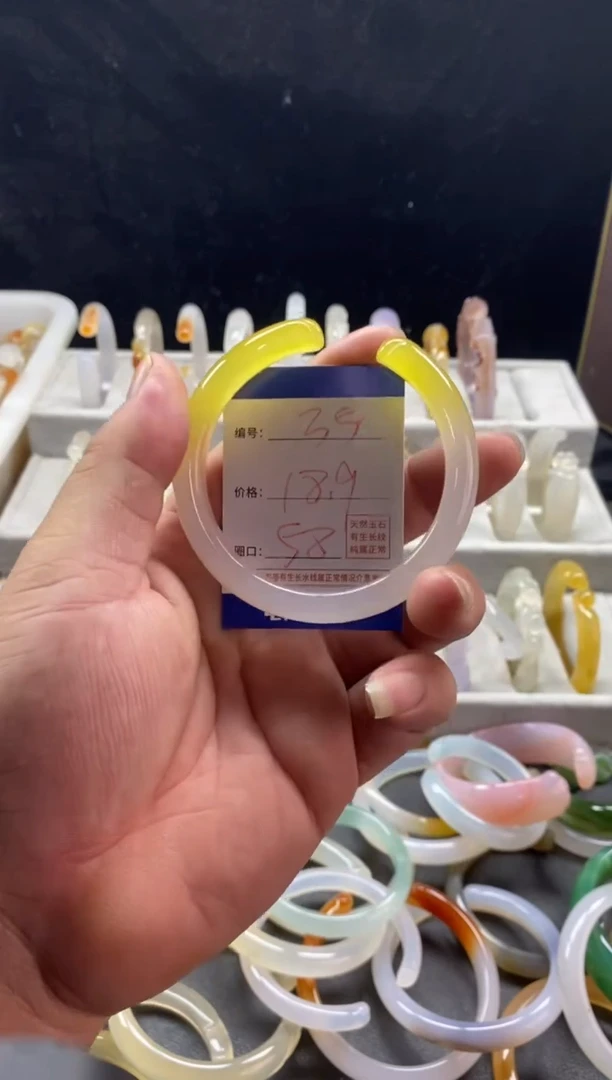 手镯玛瑙/玉髓未镶嵌35