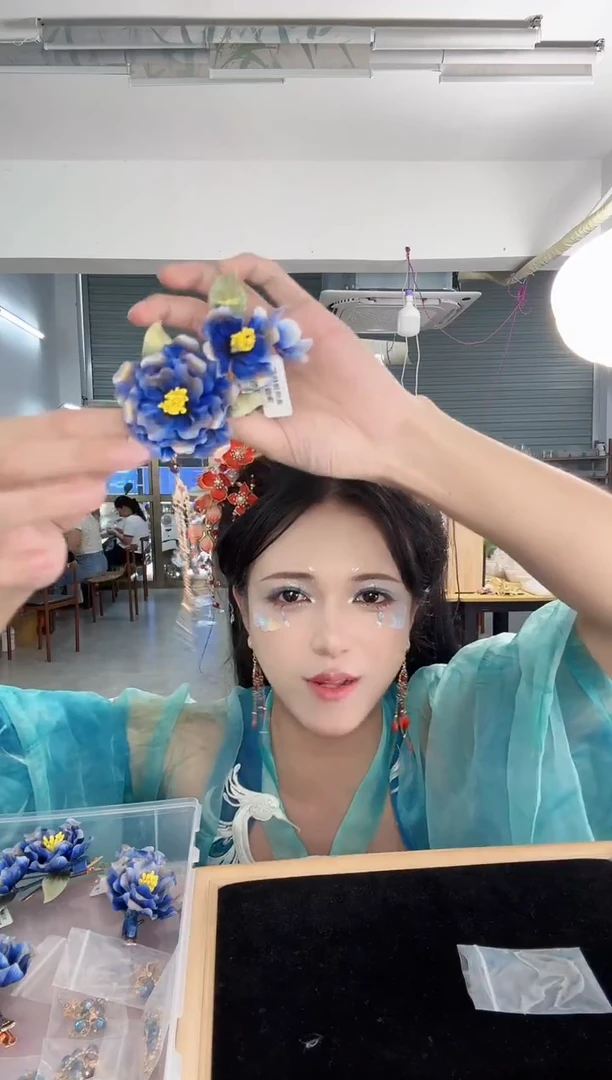 合金无033 非遗绒花 夹子带流苏