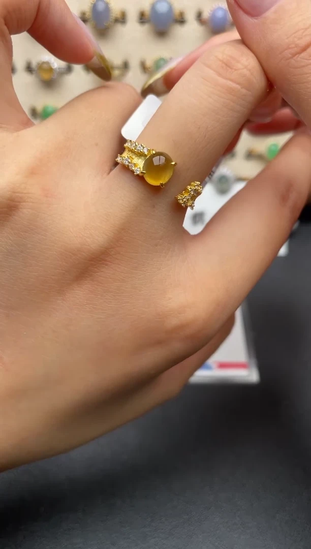 未镶嵌翡翠耳饰一物一证一礼盒