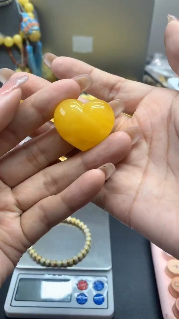 未镶嵌琥珀珠宝奇石588