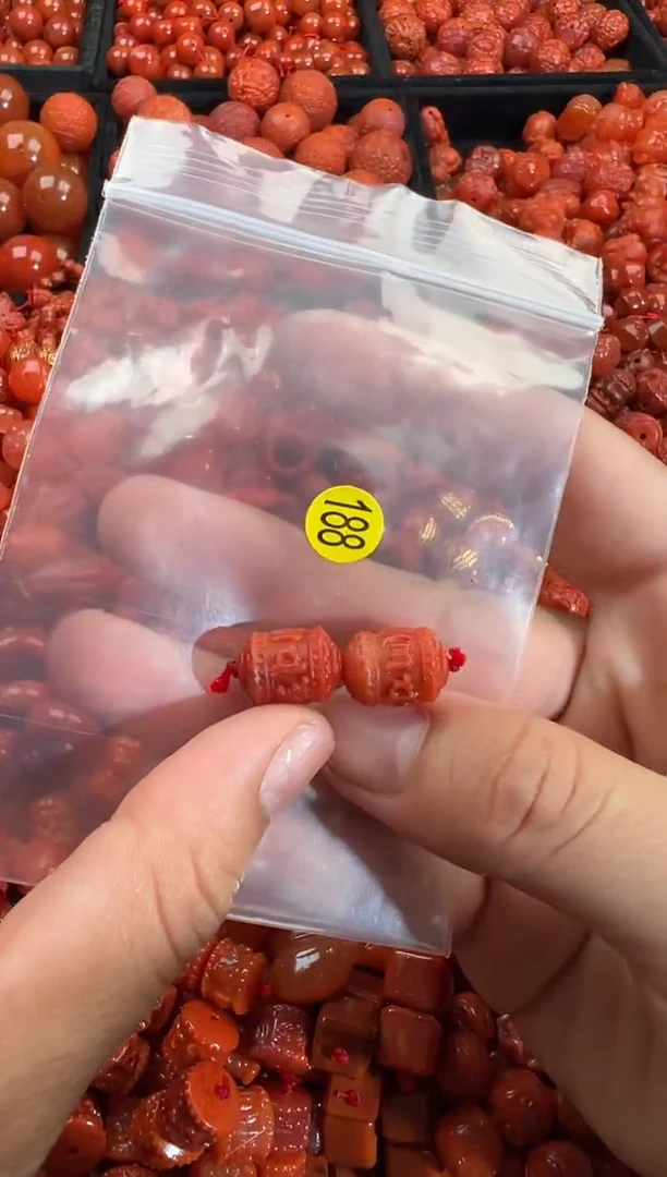 南红玛瑙未镶嵌颈饰1
