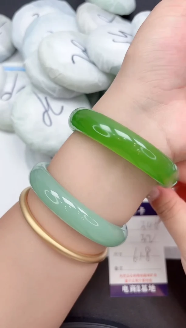 未镶嵌手镯石英质玉346-61.8