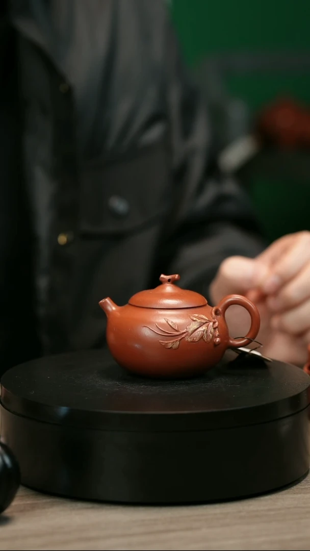 茶壶紫砂x*H1869陈春芬朱泥贴叶茄瓜