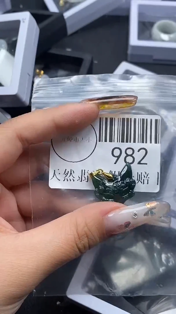 吊坠(不含链)未镶嵌翡翠982