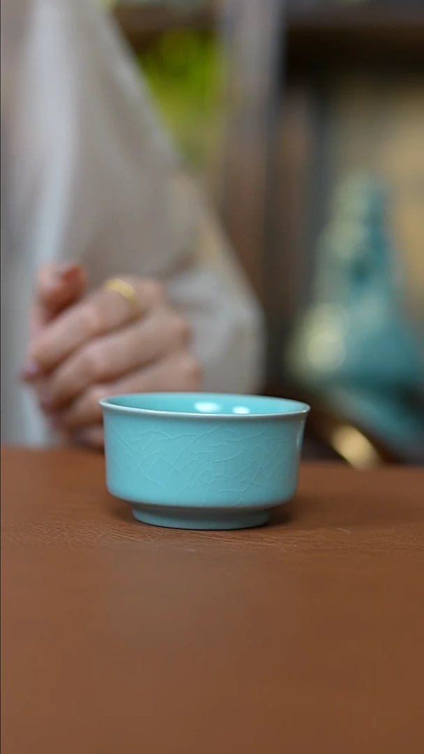 杯仿古天青小唇口杯一级（开片）