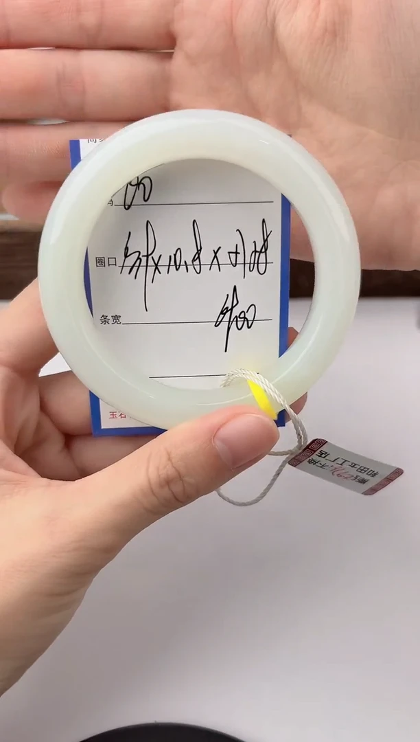 未镶嵌手镯和田玉60颜色微差无瑕疵