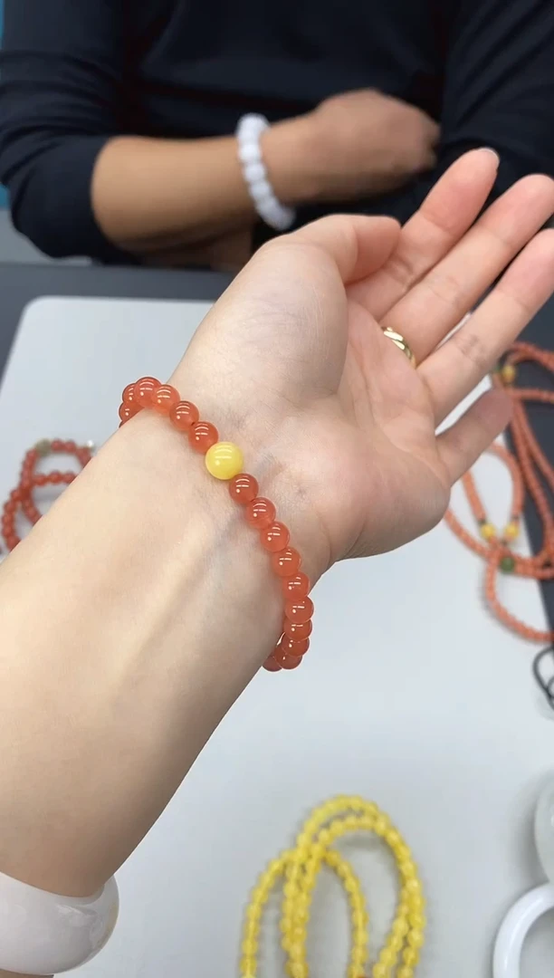 颈饰未镶嵌南红玛瑙手串