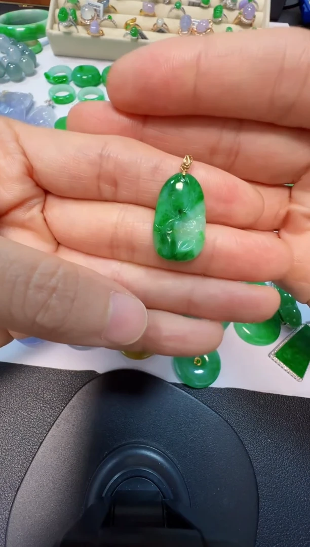 吊坠(不含链)18K金镶嵌翡翠520