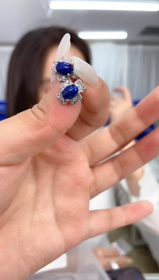青金石未镶嵌Z天然珠宝多样性发其一