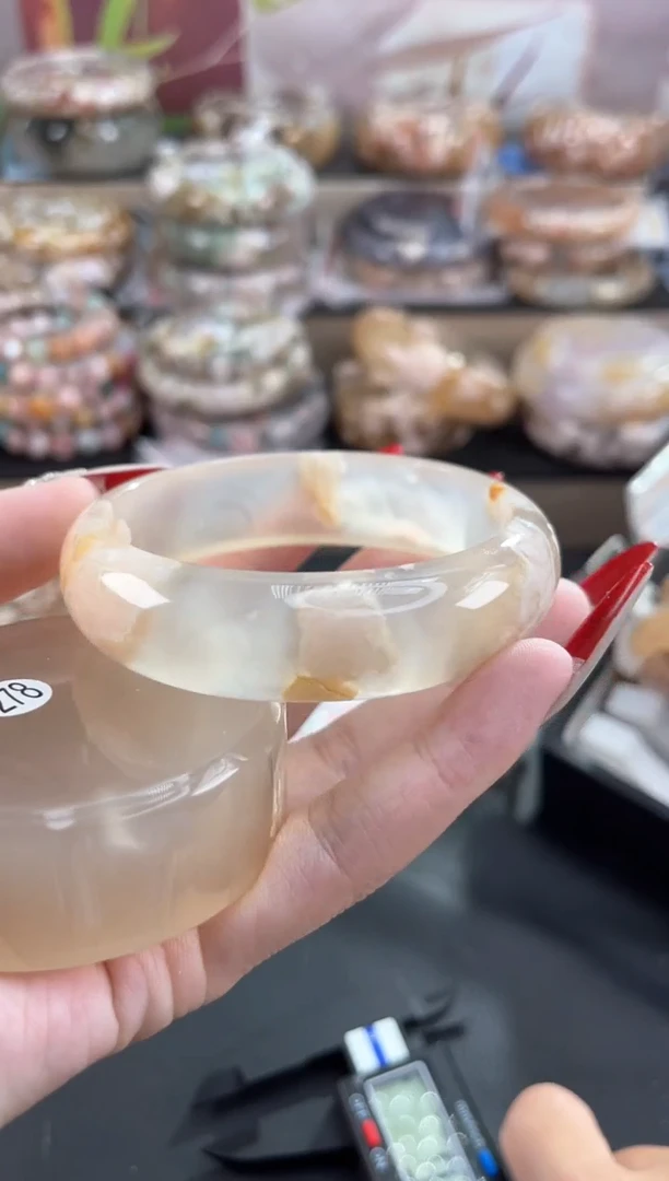 未镶嵌手镯石英质玉60