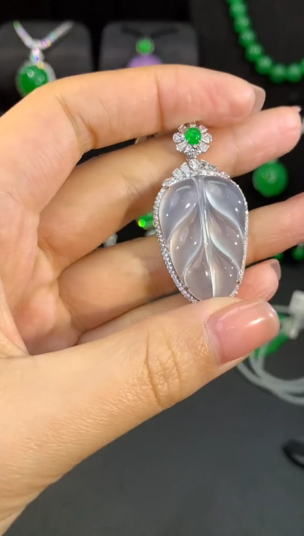 翡翠18K金镶嵌颈饰天然缅甸翡翠A货