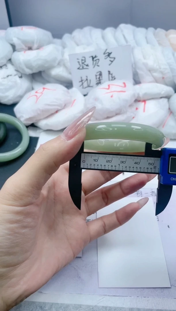 【闪购商品】石英质玉手镯未镶嵌155/54.4