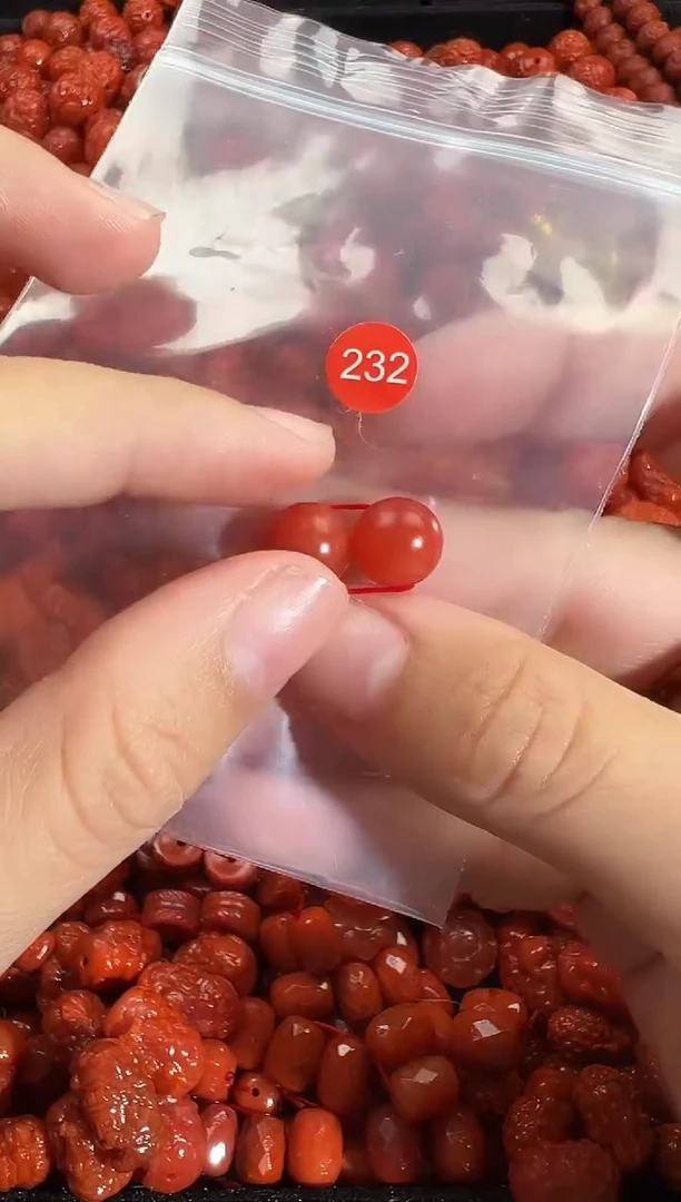 颈饰未镶嵌南红玛瑙1