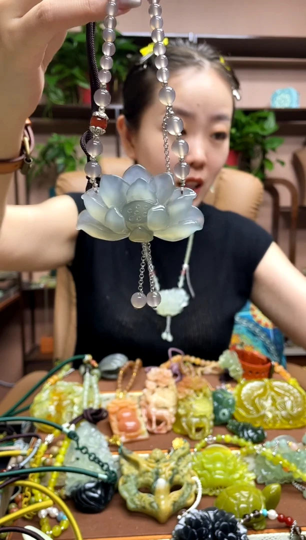 未镶嵌岫玉吊坠·