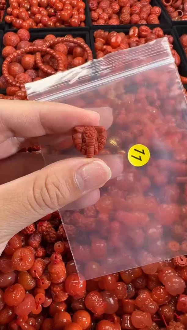 南红玛瑙未镶嵌颈饰1