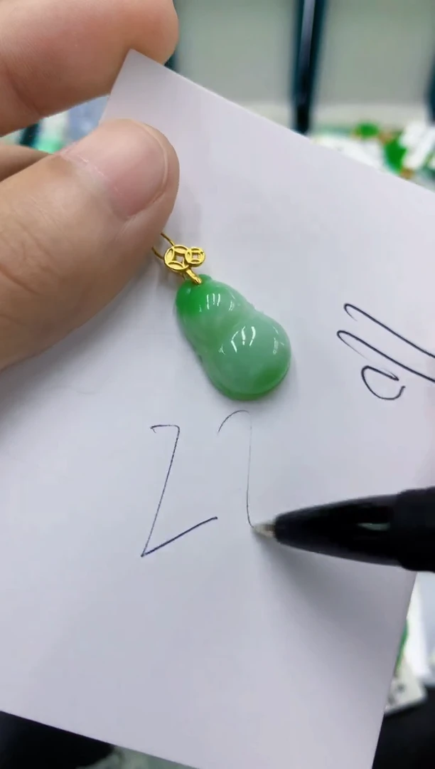 翡翠挂件未镶嵌翡翠