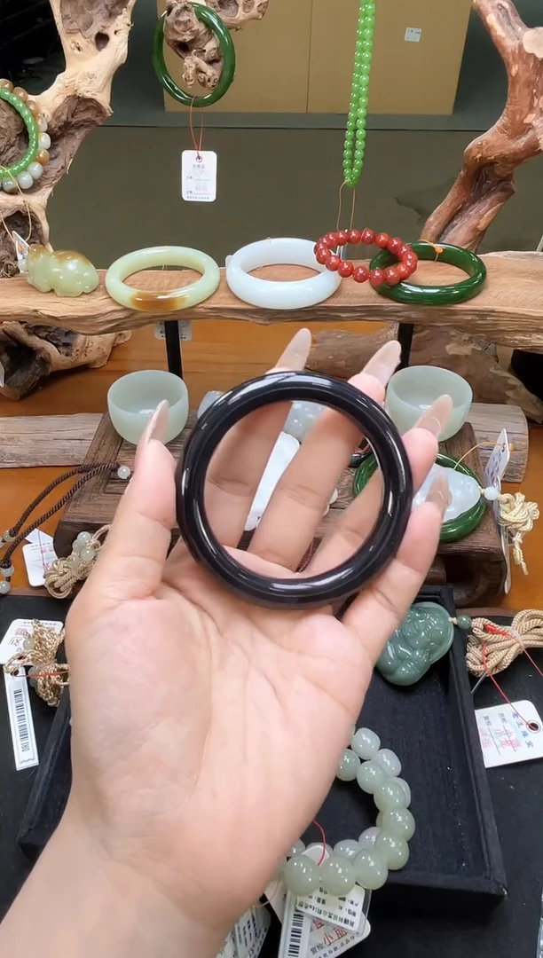 未镶嵌手镯和田玉平**月青海烟紫  56+圈