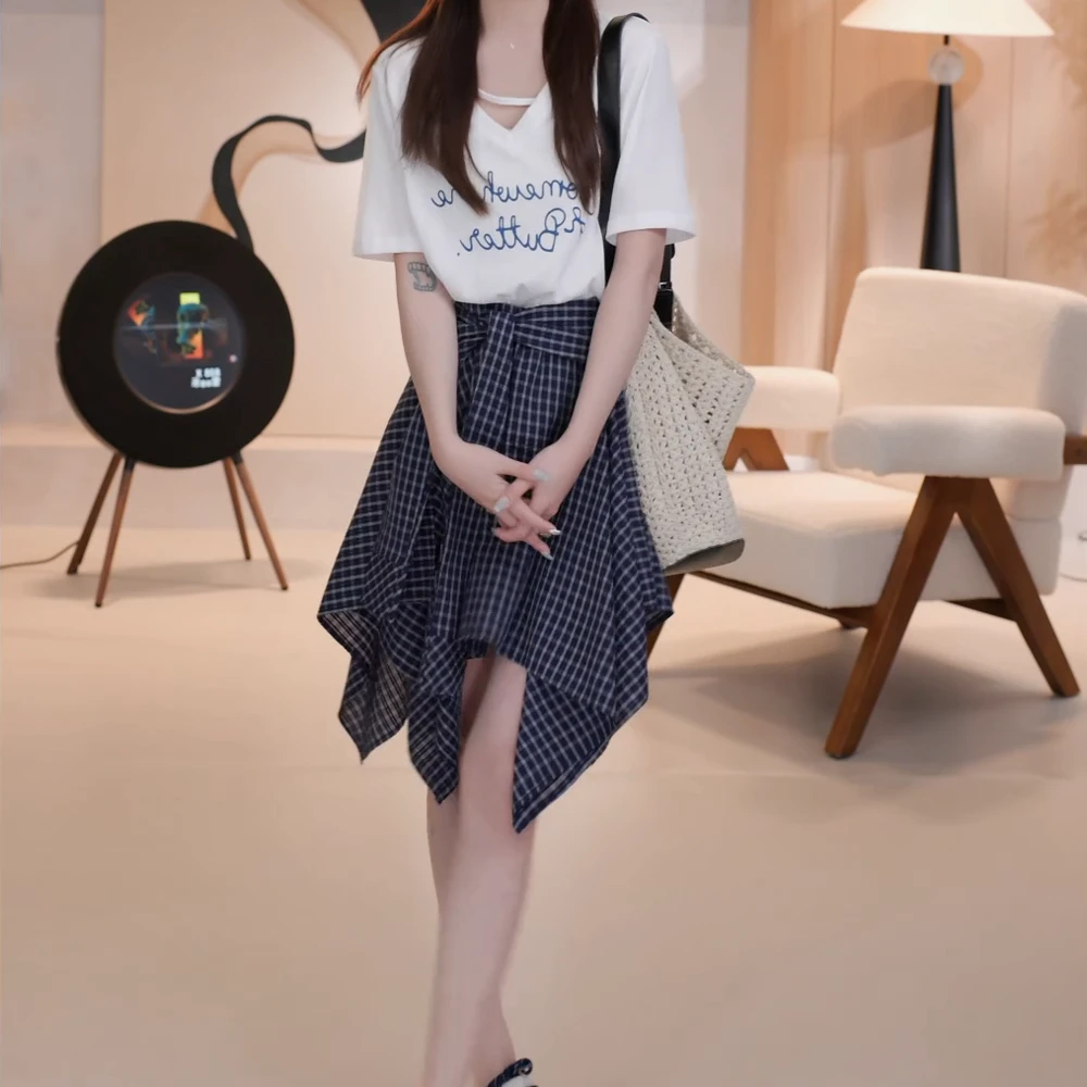 简约通勤气质套装女夏季V领短袖t恤不规则格子半身裙裙子两件套