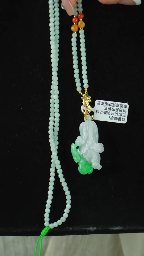 颈饰未镶嵌翡翠白菜