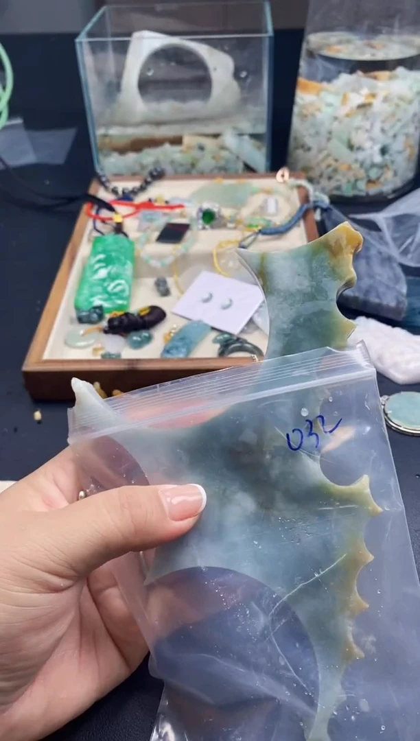 翡翠未镶嵌颈饰032天然翡翠