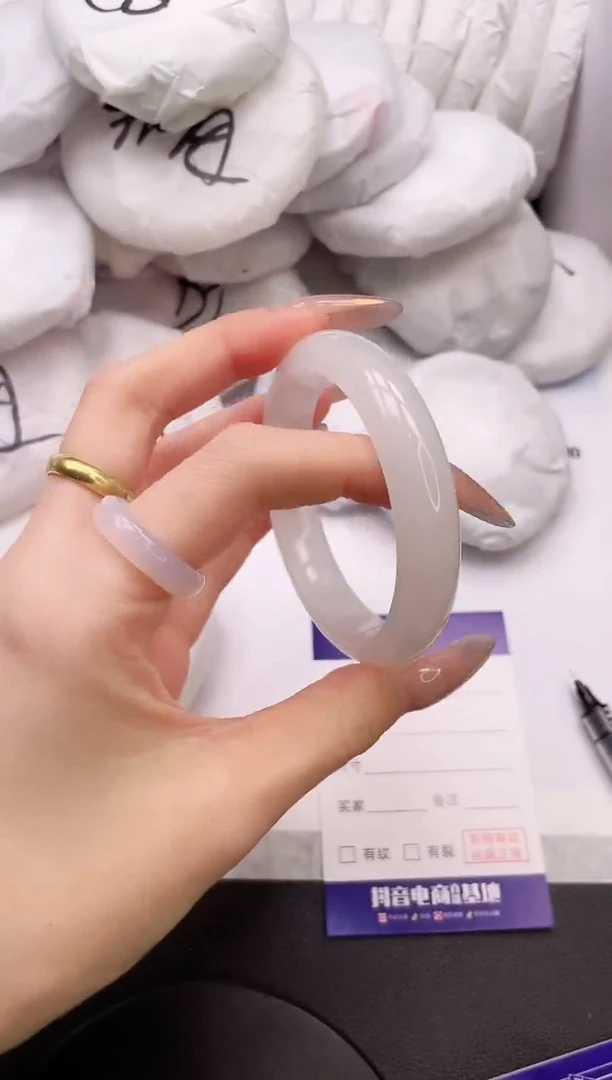 【闪购商品】石英质玉手镯未镶嵌13K188-55