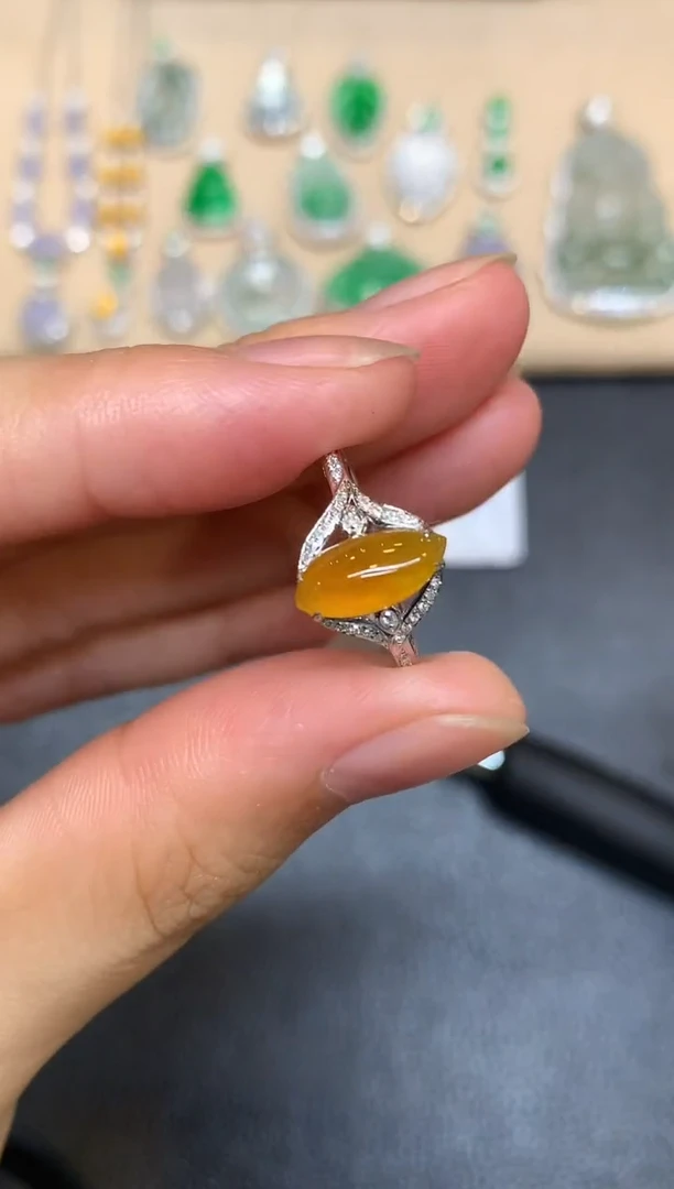 18K金镶嵌戒指翡翠随形【无服务费【48小时鉴赏期】