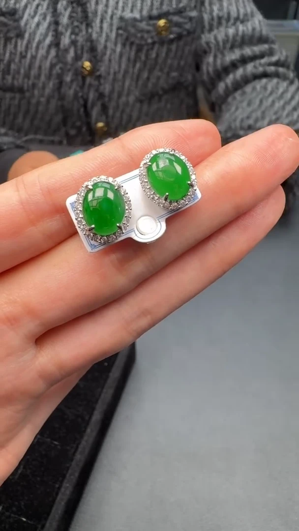 未镶嵌定制翡翠翡翠A货有轻微色差属于正常现象，耳钉多样性发货1