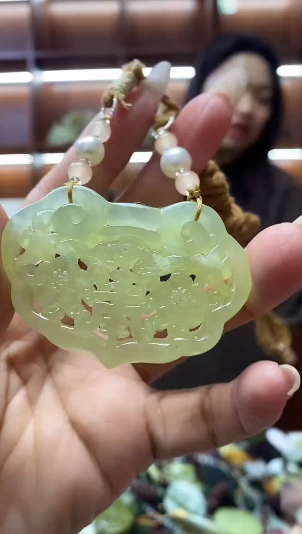 未镶嵌岫玉吊坠