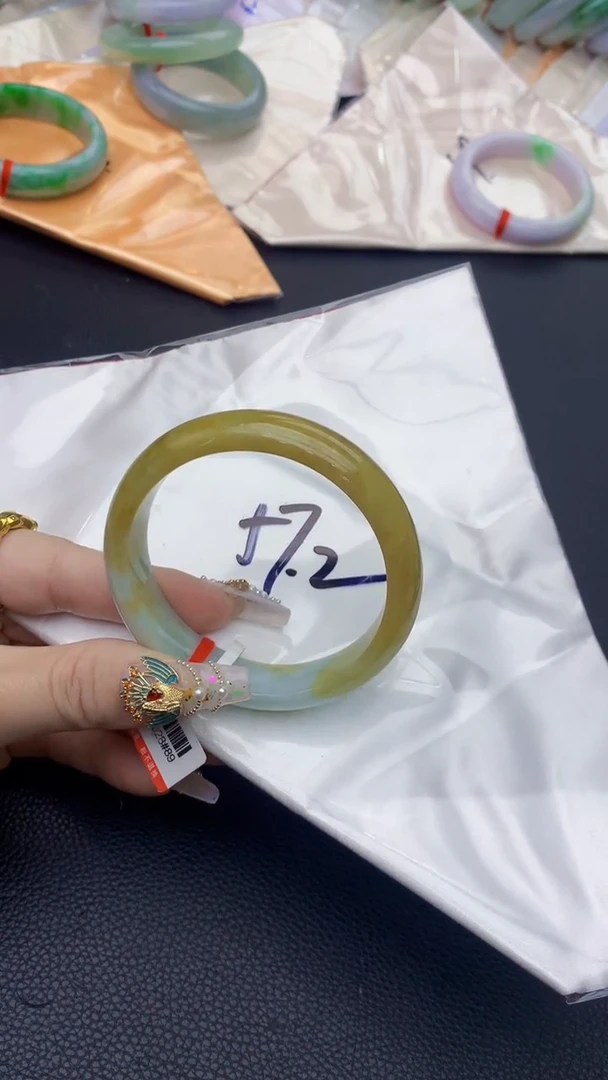 【闪购商品】翡翠手镯未镶嵌1068553794