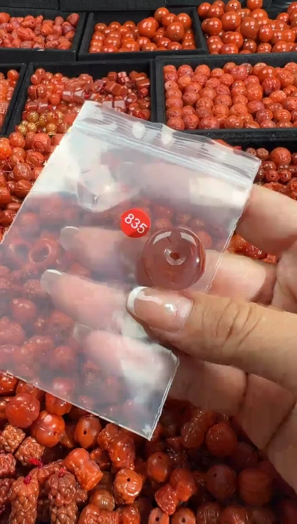 颈饰未镶嵌南红玛瑙1