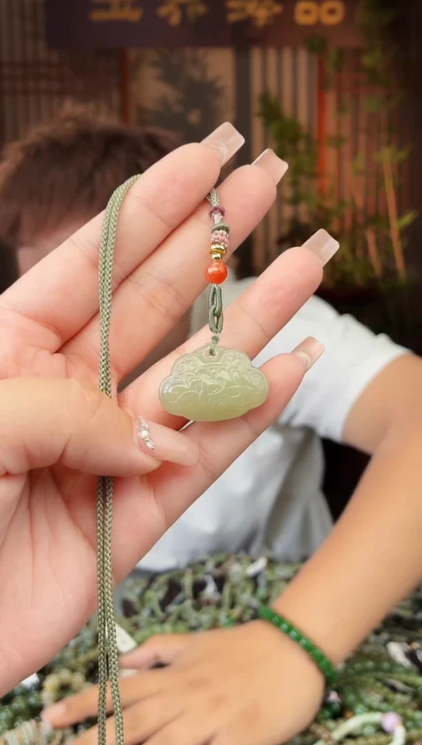 和田玉未镶嵌颈饰 拍一发一