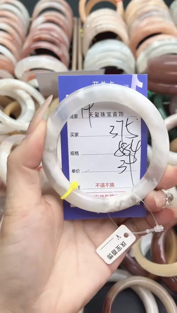 未镶嵌手镯石英质玉375