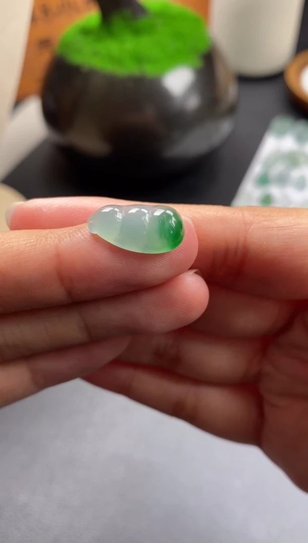 颈饰未镶嵌翡翠翡翠冰种福豆