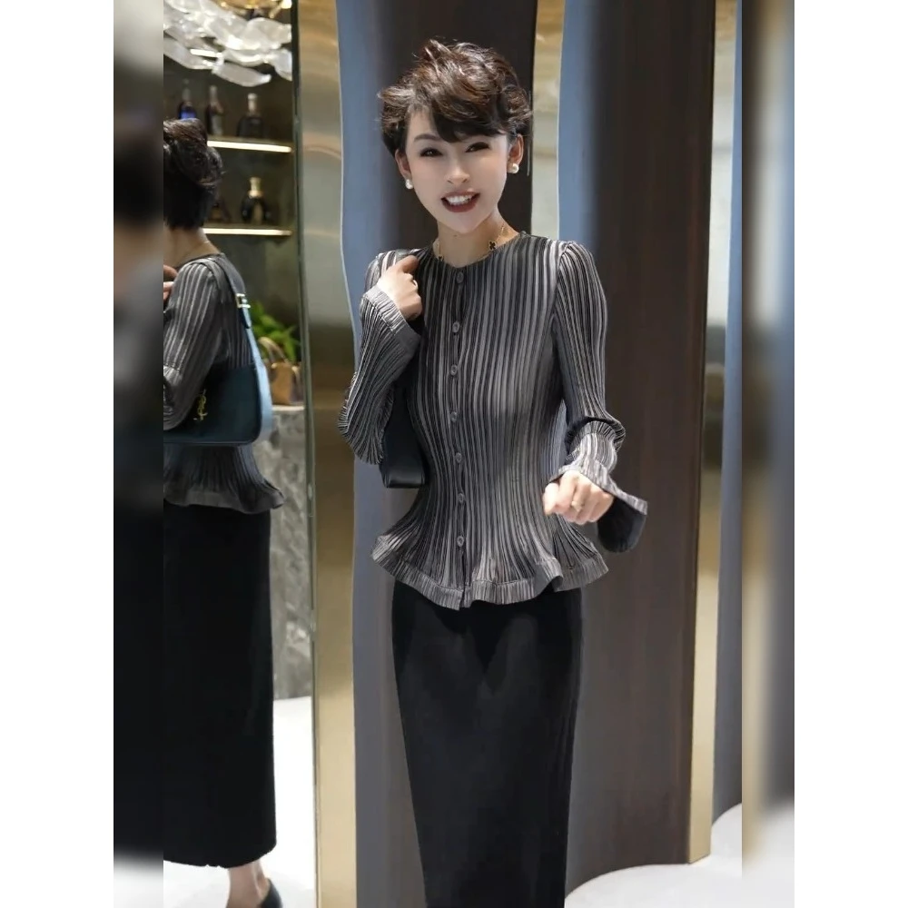 早秋港风chic穿搭高端小资时髦灰色小上衣洋气独特超好看女士小衫