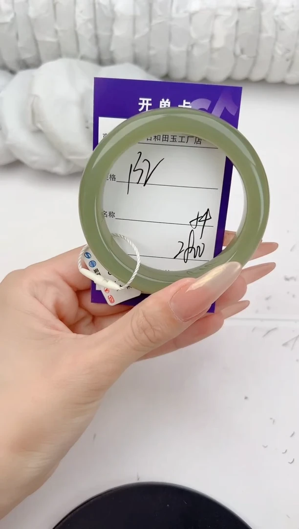 和田玉手镯未镶嵌132颜色微差无瑕疵